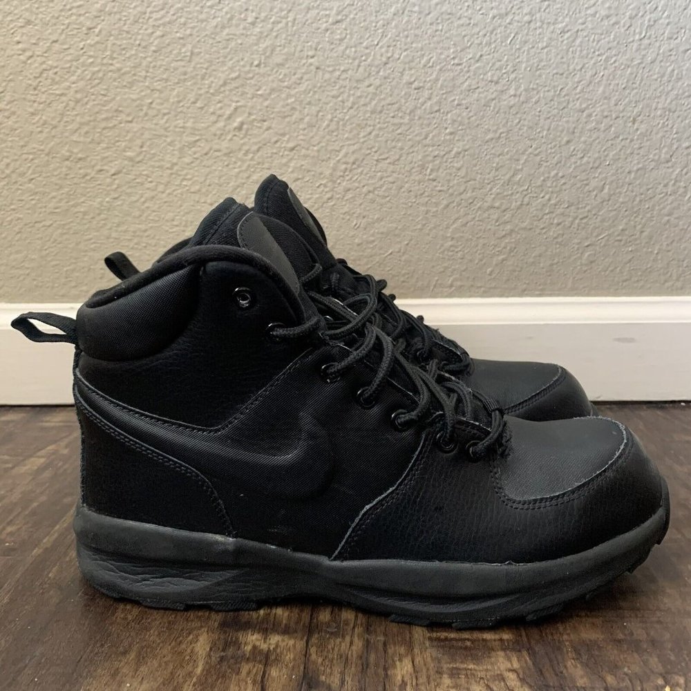 Nike Manoa Mid Triple Black Shoes - Size 7 M/ 8.5 W